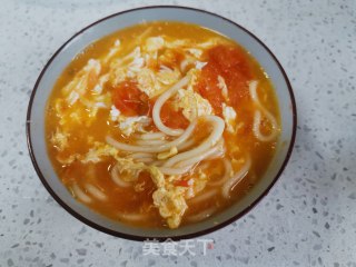 西红柿热汤面的做法