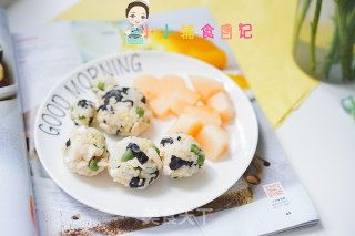 12个月以上辅食香肠紫菜饭团的做法