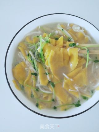 豌豆苗南瓜面片汤的做法