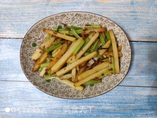 芹菜炒土豆条的做法
