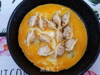 蛋抱虾肉饺的做法