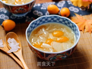 枇杷雪梨百合银耳汤的做法