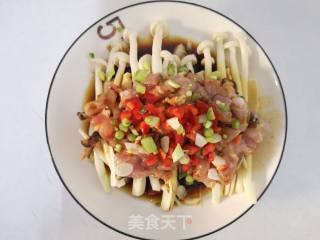 一个人的精致简餐：鲜菇豆腐蒸肉的做法