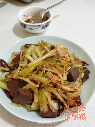 白菜丝辣炒血豆腐的做法