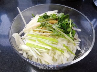 “清肠菜谱”凉拌苤蓝的做法