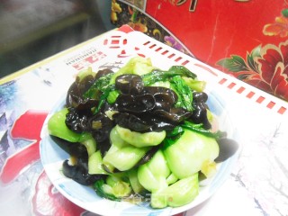 木耳炒油菜的做法