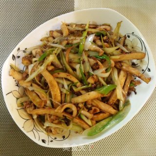 大葱炒鱿鱼的做法