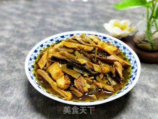 五花肉咸菜笋干煲的做法