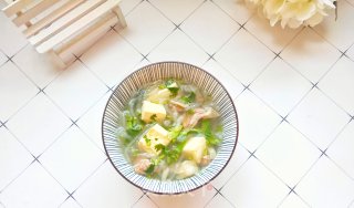 冬天必备的暖身补品：5分钟就能搞定的粉条豆腐羊肉汤的做法