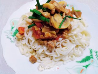 蘑菇肉盖浇面的做法