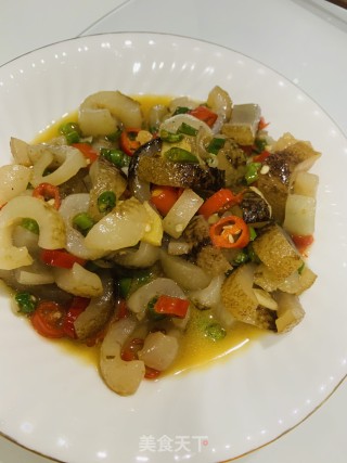 小青辣椒红椒炒海参的做法