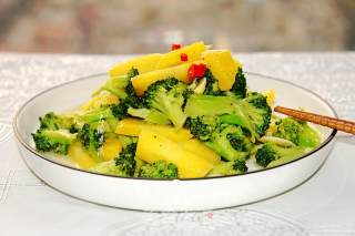 菠萝素炒西兰花的做法