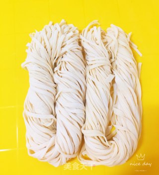 鸡蛋手擀面的做法