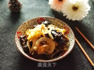 洋葱木耳炒蛋的做法