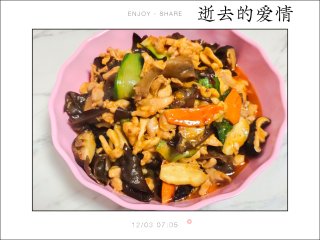 香菇木耳炒鸡肉的做法