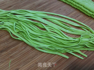 菠菜手擀面的做法