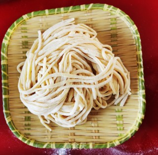 鸡蛋手擀面的做法