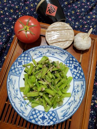 虾酱炒空心菜梗的做法