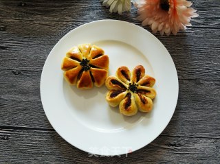 豆沙花朵面包的做法