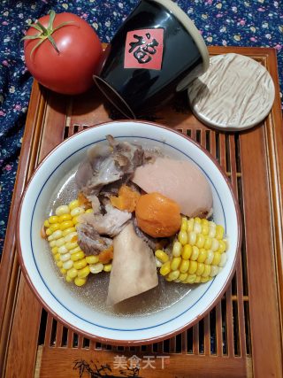 筒骨煲莲藕胡萝卜玉米汤的做法