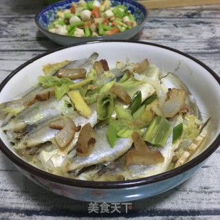 一卤鲜咸鱼蒸白菜的做法