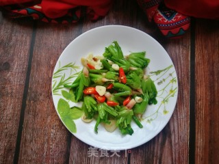 小米椒炒菠菜根的做法