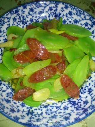 青笋炒广式香肠的做法