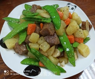 土豆荷兰豆炒牛肉粒的做法