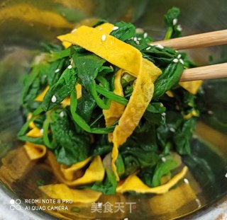 蛋皮拌菠菜的做法