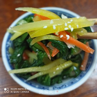 菠菜拌胡萝卜丝的做法