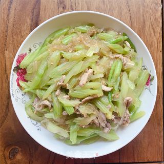 家常快手芹菜炒粉条的做法
