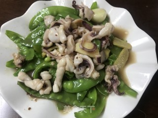 荷兰豆炒鲜鱿的做法