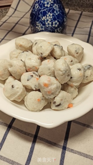 鲅鱼红萝卜木耳丸子的做法