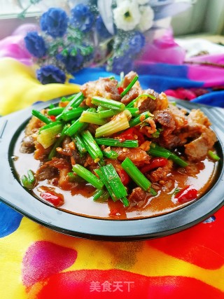 芹菜梗爆炒熟牛腩的做法