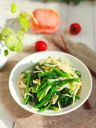 菠菜炒金针菇的做法