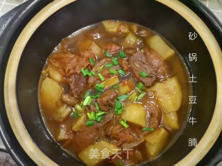 砂锅土豆牛腩的做法