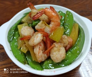 荷兰豆胡萝卜片炒虾仁的做法
