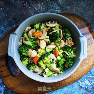 西兰花炒口蘑的做法