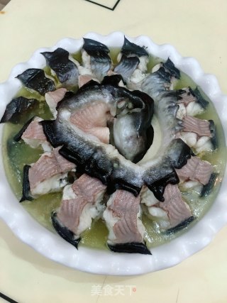 酸菜咸梅蒸鳗鱼的做法