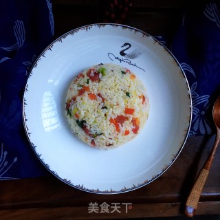 红萝卜腊肠炒饭的做法