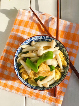 白玉菇炒鸡蛋的做法
