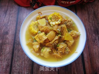 虫草花竹荪玉米土鸡汤的做法