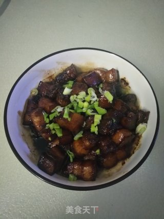 秘制红烧肉（不炒糖色不用油）的做法