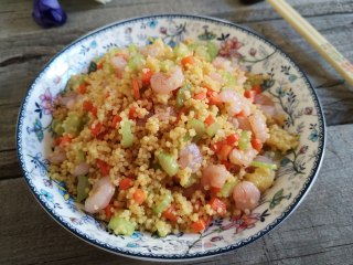 虾仁小米炒饭的做法