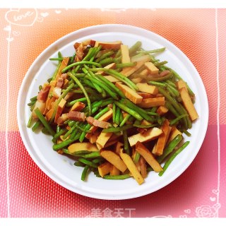 咸肉香干炒芦蒿的做法