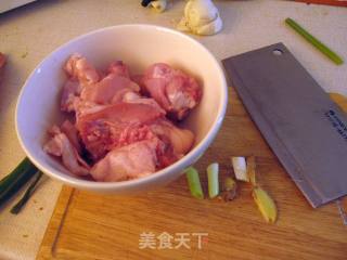 栗子烧鸡腿的做法步骤：2