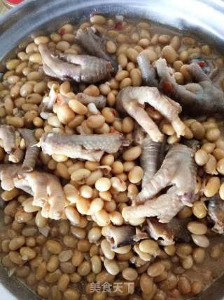 黄豆炖咸鸡爪的做法