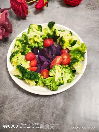 西蓝花紫薯圣女果减肥菜谱