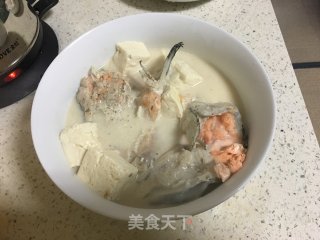 豆腐三文鱼头汤的做法