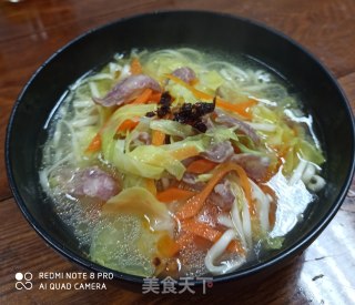 腊肠包菜胡萝卜汤面的做法